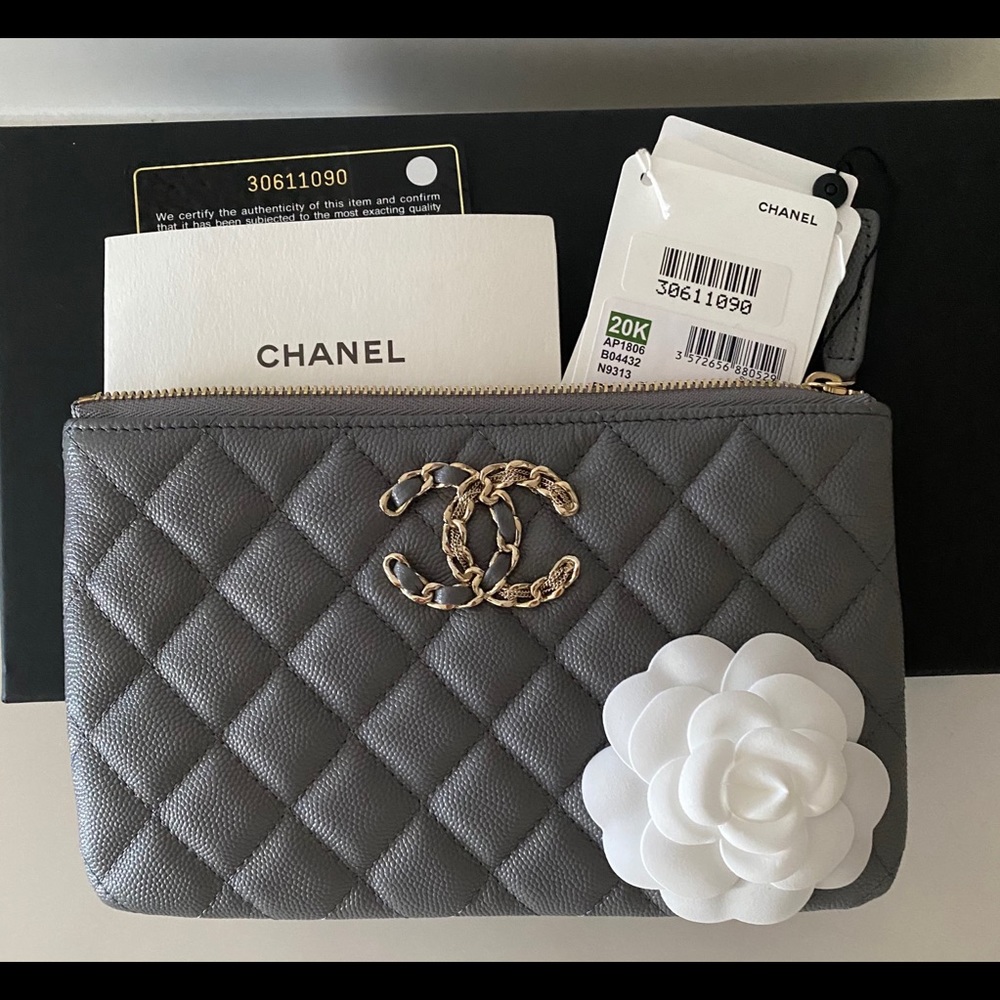 🦄Chanel 19 Small O Case🦄